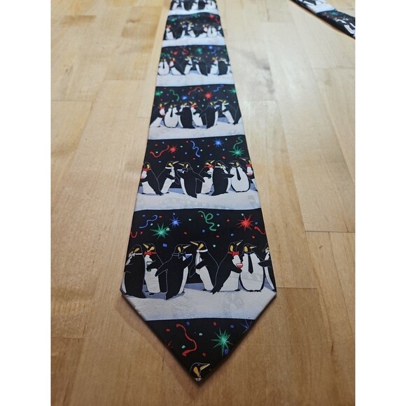 Hallmark Men's Penguins Partying Tie Black & White - Picture 1 of 11